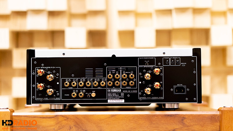 Mặt sau amply Yamaha A-S1200