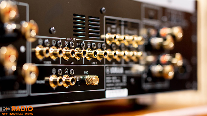 cận cảnh cổng kết nối amply Yamaha A-S1200