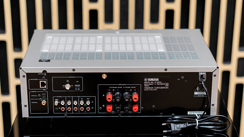 Mua Amply Yamaha R-N303 chính hãng đến hdradio