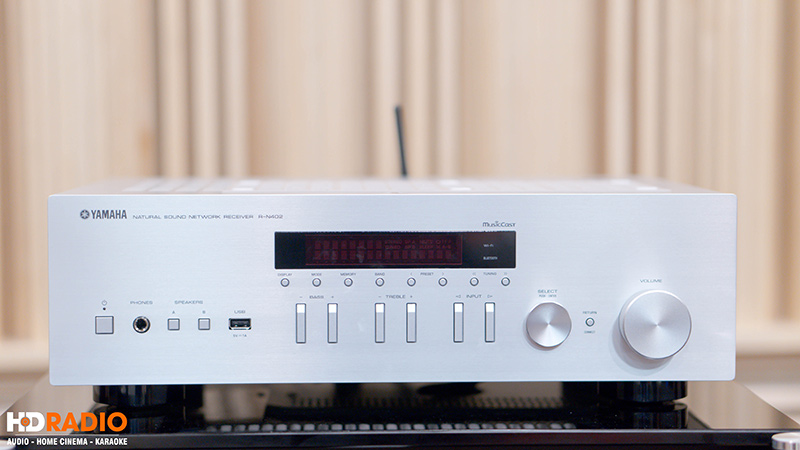 Mặt trước amply Yamaha R-N402