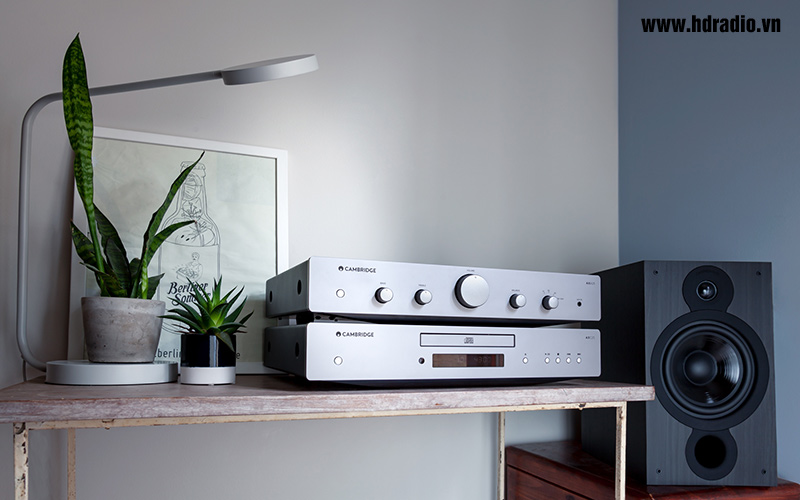 công suất 25W/kênh (8 Ohm)