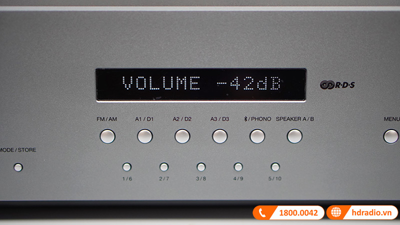 Amply Cambridge Audio AXR100 màn hình LED ấn tượng 