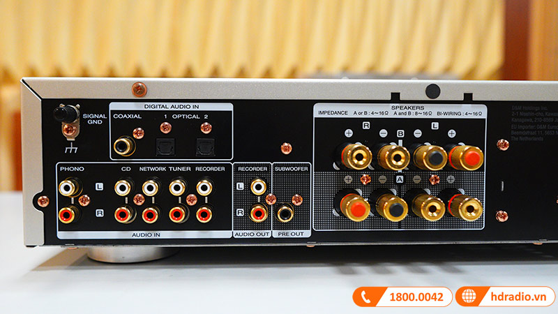 cận cảnh cổng kết nối amply marantz PM6007