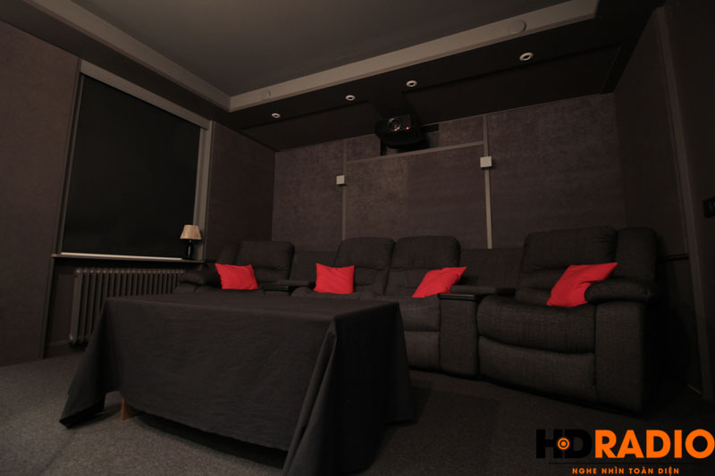 Máy chiếu 4K JVC DLA-X500R để ở sau cùng