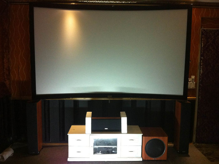 Phòng chiếu 3D kinh doanh Optoma HD66 kết hợp màn cong bạc 120 inch