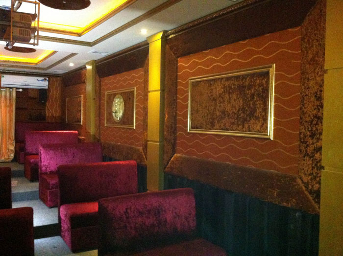 Phòng chiếu 3D kinh doanh Optoma HD66 kết hợp màn cong bạc 120 inch