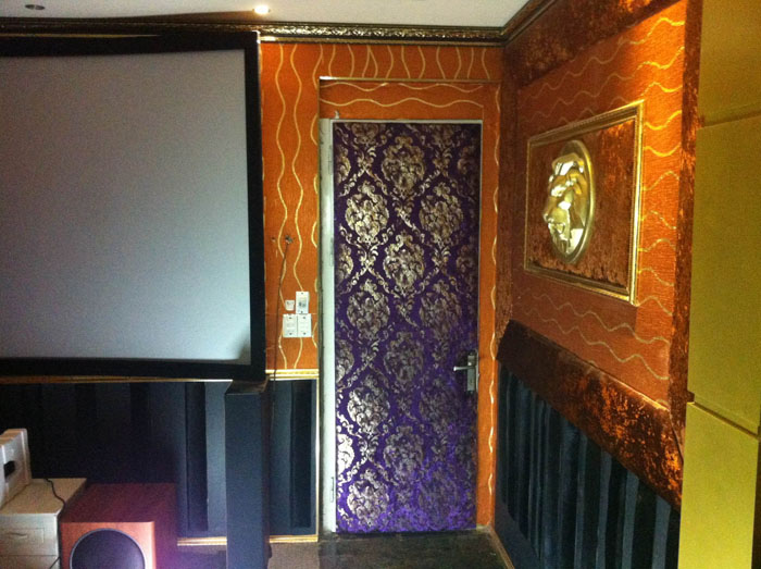 Phòng chiếu 3D kinh doanh Optoma HD66 kết hợp màn cong bạc 120 inch