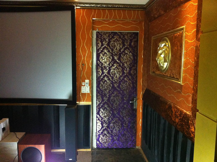 Phòng chiếu 3D kinh doanh Optoma HD66 kết hợp màn cong bạc 120 inch