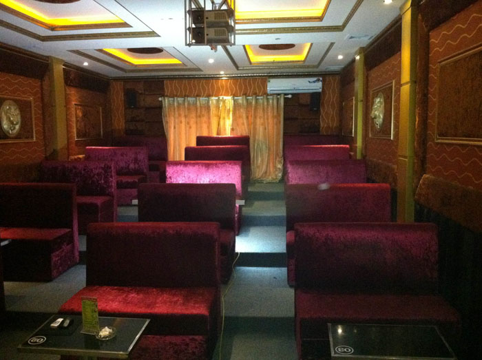 Phòng chiếu 3D kinh doanh Optoma HD66 kết hợp màn cong bạc 120 inch