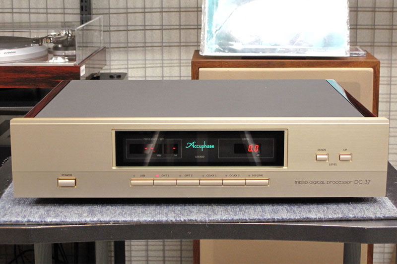 Accuphase DC-37