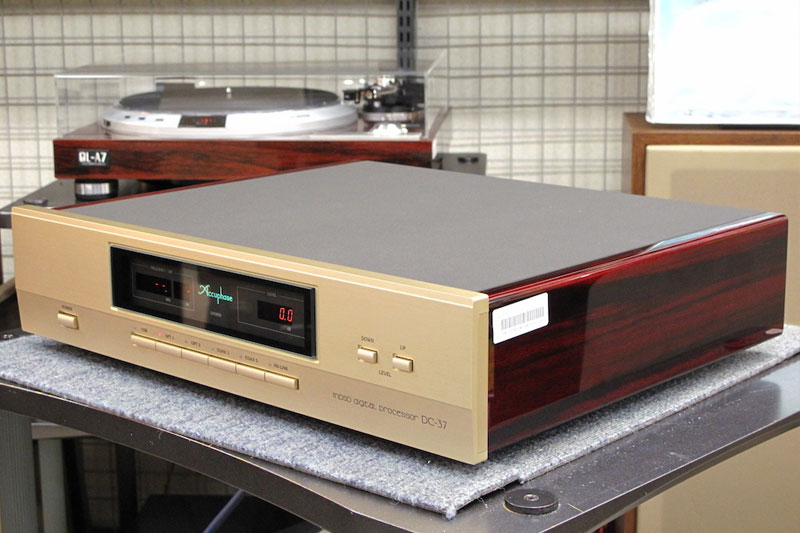 Accuphase DC-37