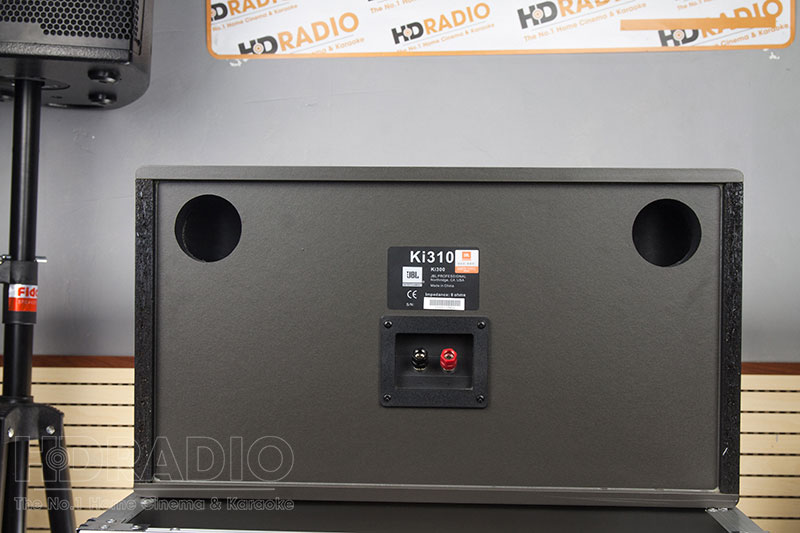mặt sau loa jbl ki310