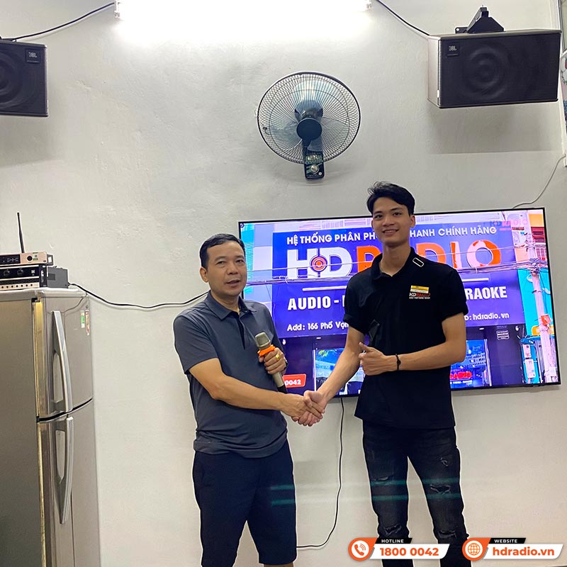 khách hàng mua dàn karaoke sử dụng Loa JBL MK12