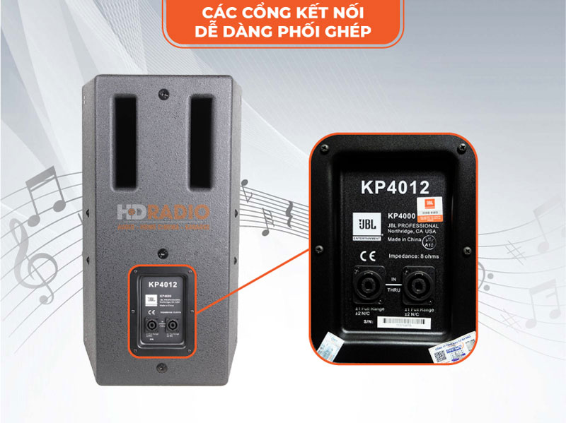Phía sau của loa JBL KP 4012 có cổng kết nối dây loa chuyên nghiệp.