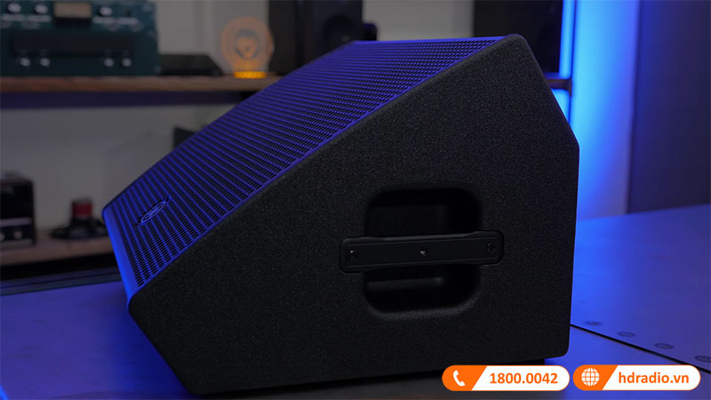 Tay xách trên loa Yamaha DHR12M