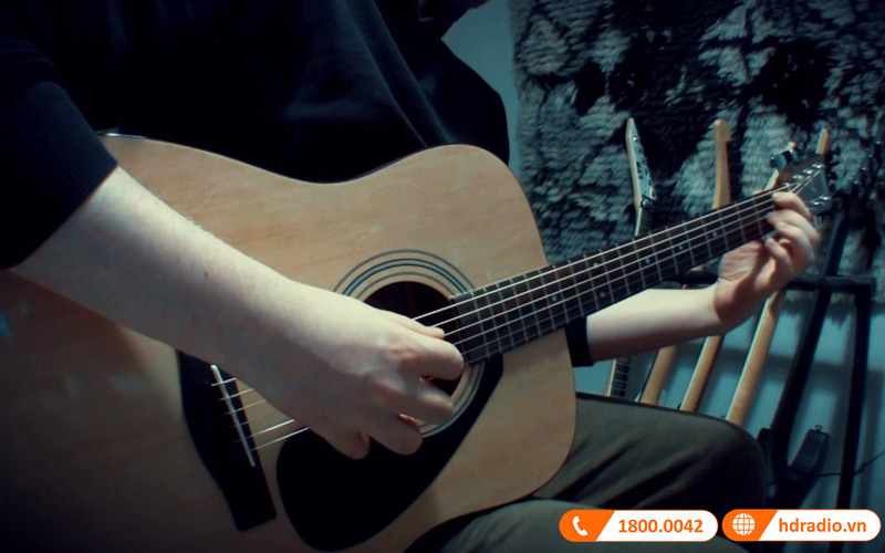 Đàn Guitar Yamaha F370