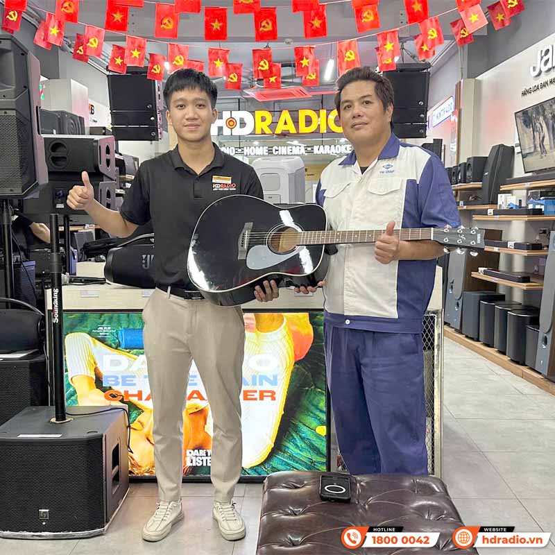 Khách mua Đàn Guitar Yamaha F370 tại HDRadio
