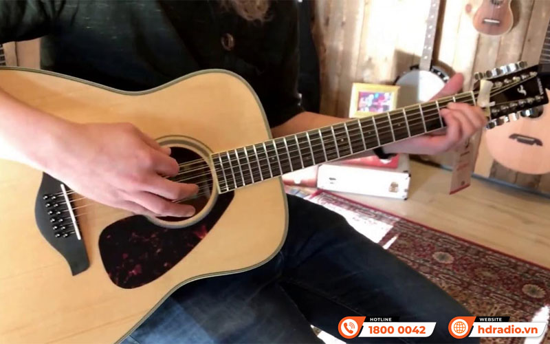 Đàn Guitar Yamaha FG820-12