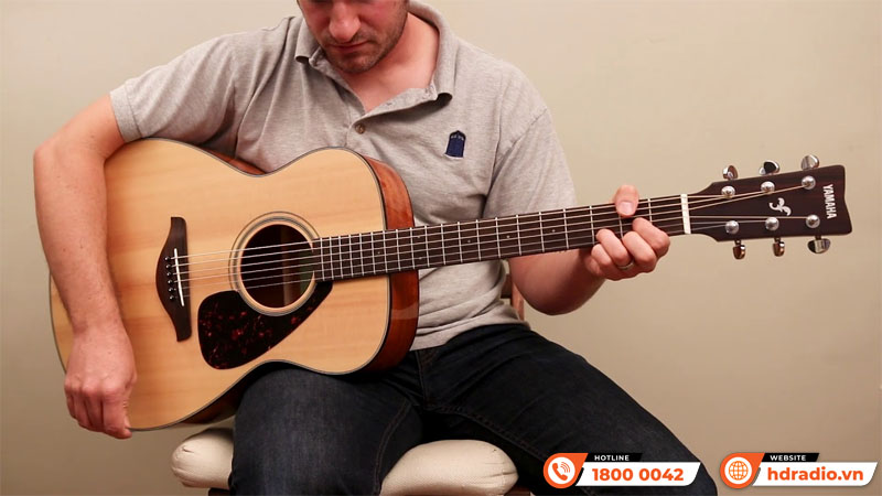 Đàn Guitar Yamaha FS800
