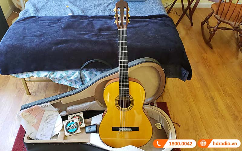 Đàn Guitar Yamaha GC12S