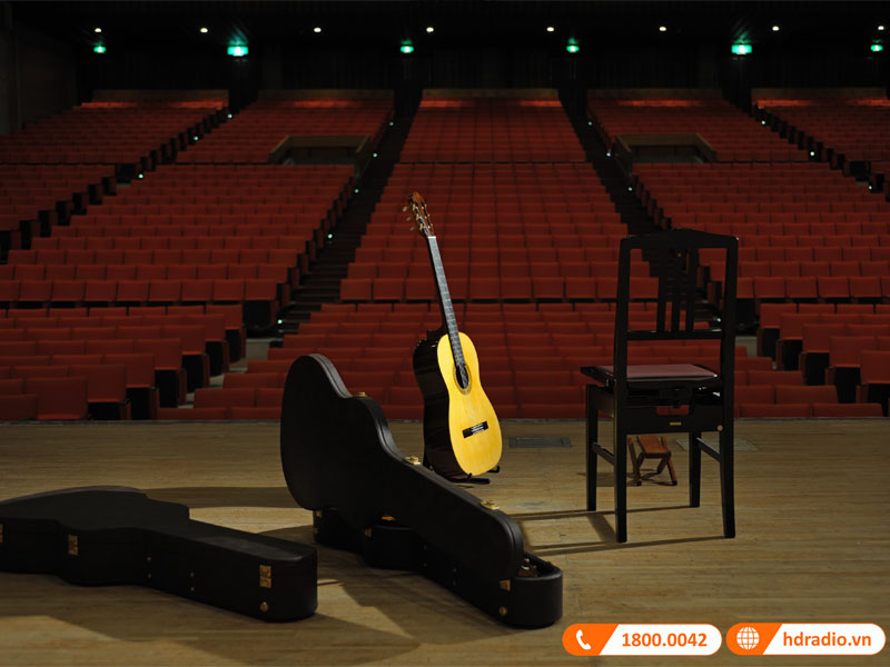 Đàn Guitar Yamaha GC82S