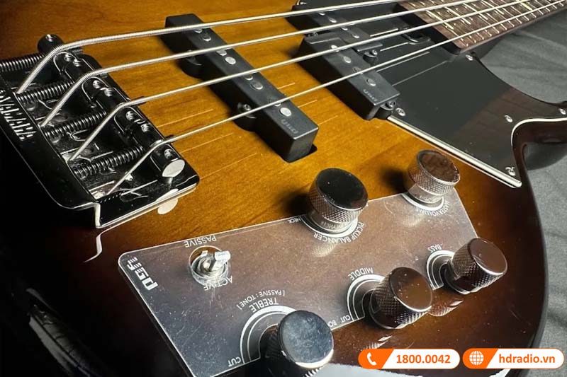 Đàn Guitar Yamaha BB734A