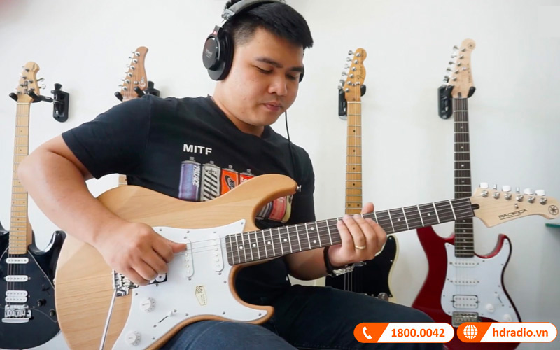 Đàn Guitar Yamaha PAC112J