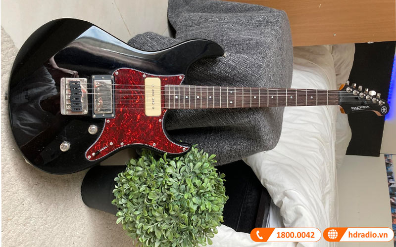 Đàn Guitar Yamaha PAC611H-2