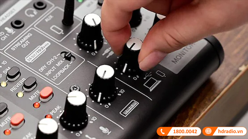 Bàn mixer Yamaha AG06MK2