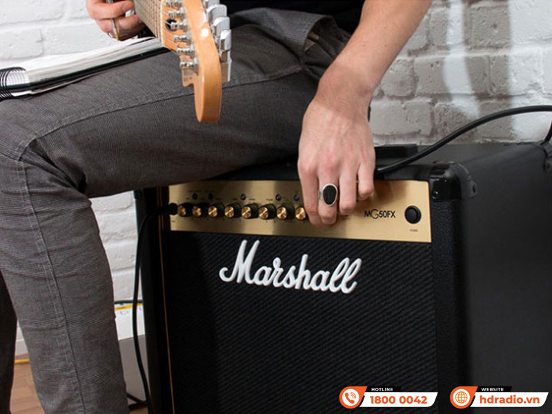 Amply Marshall MG50FX