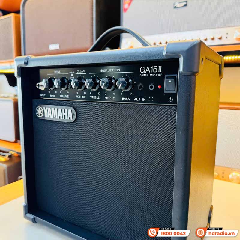 Amply guitar Yamaha GA15II, củ loa toàn dải 16 cm, tùy chỉnh Drive/Clean Gain Volume và EQ 3 băng tần, Công Suất 15W, Phones, AUX IN-3
