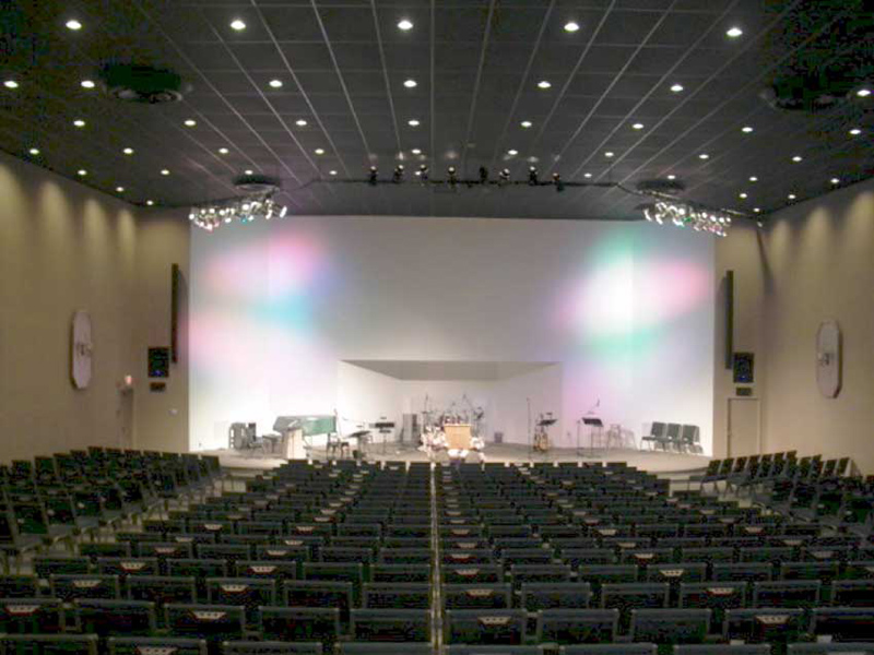 loa-treo-tuong-jbl-cbt100la-trong-hoi-truong