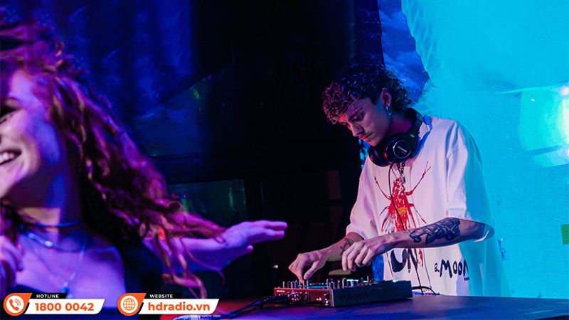 Bàn DJ Denon Prime Go+