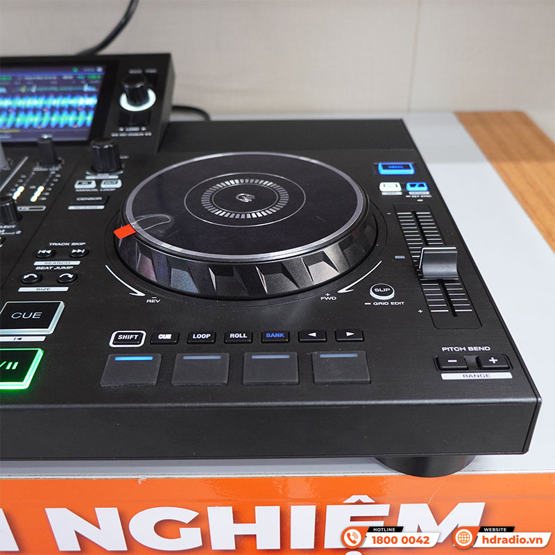Bàn DJ Denon SC Live 2, có loa, USB độc lập, WiFi, 2 kênh, thẻ SD, Serato DJ, 4.6kg, Mới-7