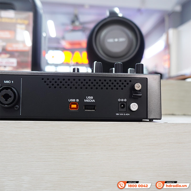 Bàn DJ Numark Party Mix Live, Kết nối điện thoại, máy tính, có loa đèn, Serato, Virtual DJ, 1.22kg, Mới-11