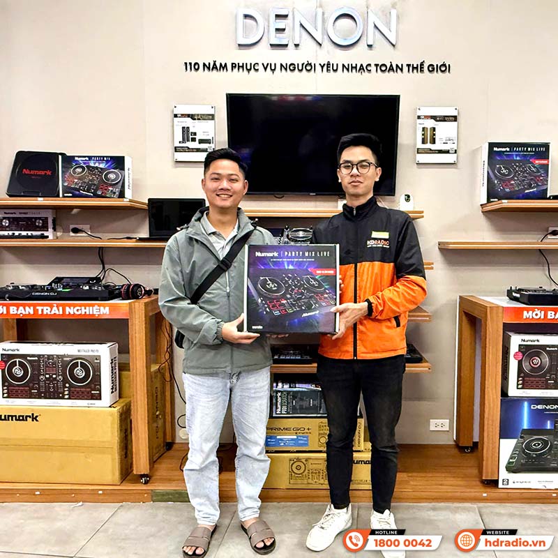 Bàn DJ Numark Party Mix Live, Kết nối điện thoại, máy tính, có loa đèn, Serato, Virtual DJ, 1.22kg, Mới-15