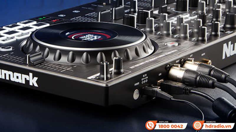 Bàn DJ Numark NS4FX
