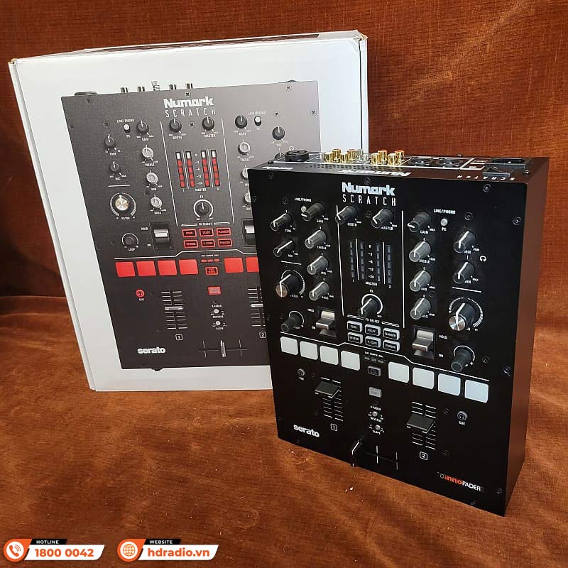 Bàn DJ Numark Scratch