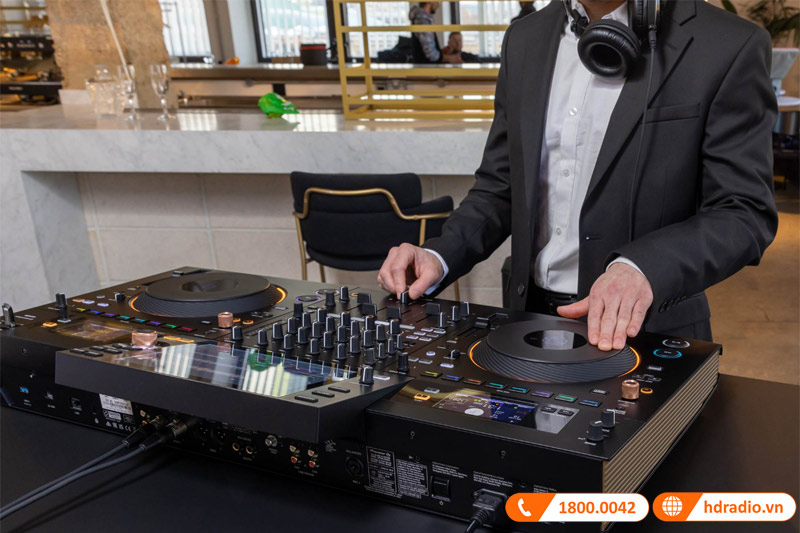 Bàn DJ Pioneer OPUS-QUAD