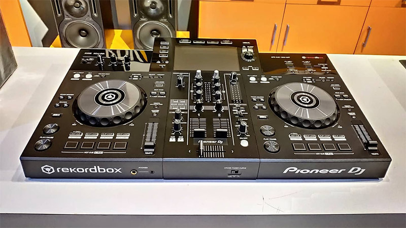 Bàn DJ Pioneer XDJ-RR
