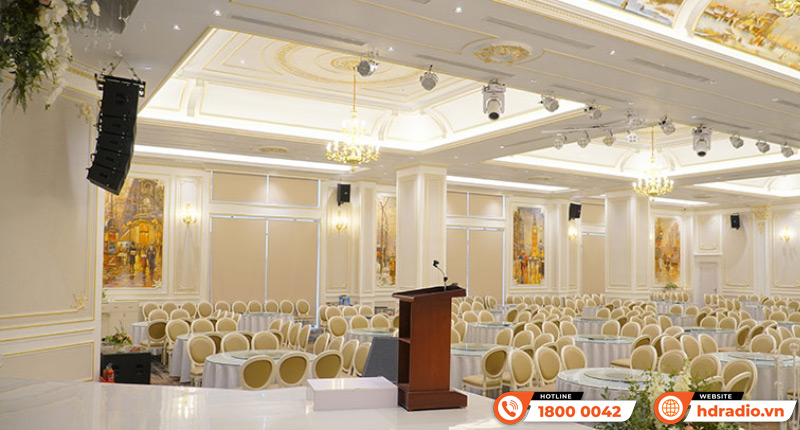 Loa Line Array Studiomaster V10