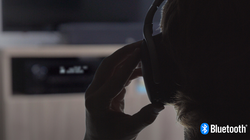 amply DENONAVR-X2700H hỗ trợ tai nghe