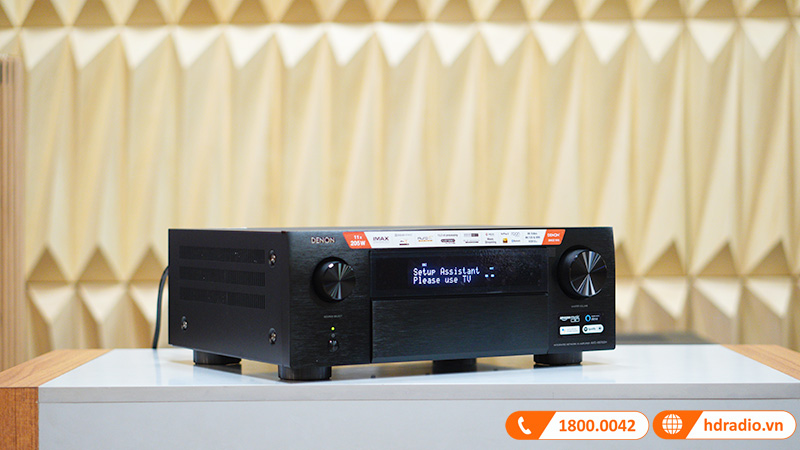 Amply Denon AVC-X6700H thiết kế sang trọng