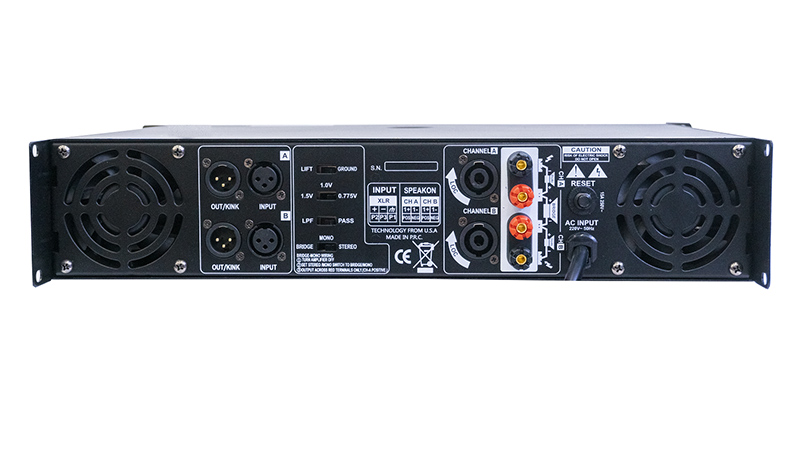 Cổng kết nối trên cục đẩy công suất DK2700