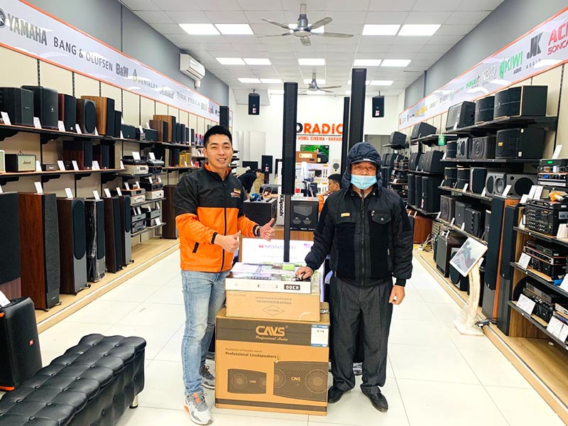 khách hàng mua Dàn karaoke gia đình GD06 tại showroom khách hàng mua Dàn karaoke gia đình GD06 tại showroom