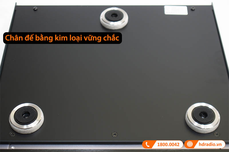 chân đế kim loại vững chắc