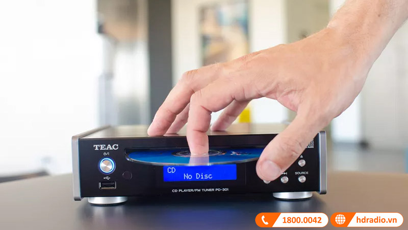 Ổ đĩa CD với cơ chế tải khe để tải nhanh và phát lại tự động