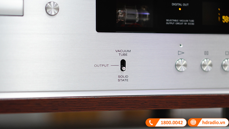 ảnh thực tế đầu CD Luxman D-380