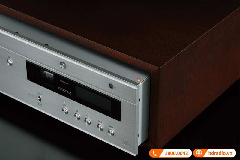 tầm nhôm phay màu sáng bạc ở mặt trước