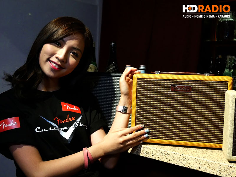 mua Fender Monterey Tweed gia re